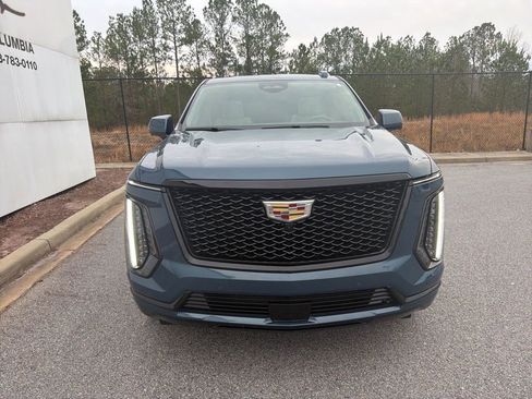 Certified 2025 Cadillac Escalade ESV Sport Platinum image 10