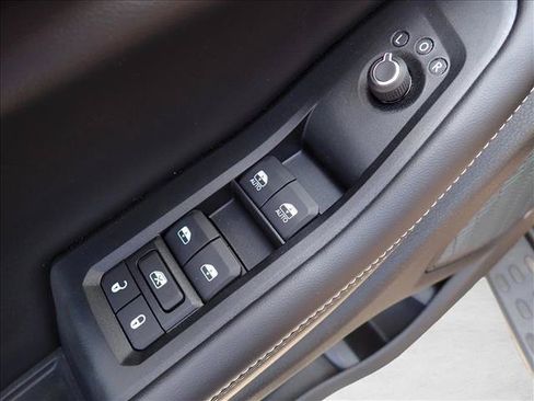 New 2026 Jeep Grand Cherokee Limited w/ Limited Altitude Package AWD/4WD image 17