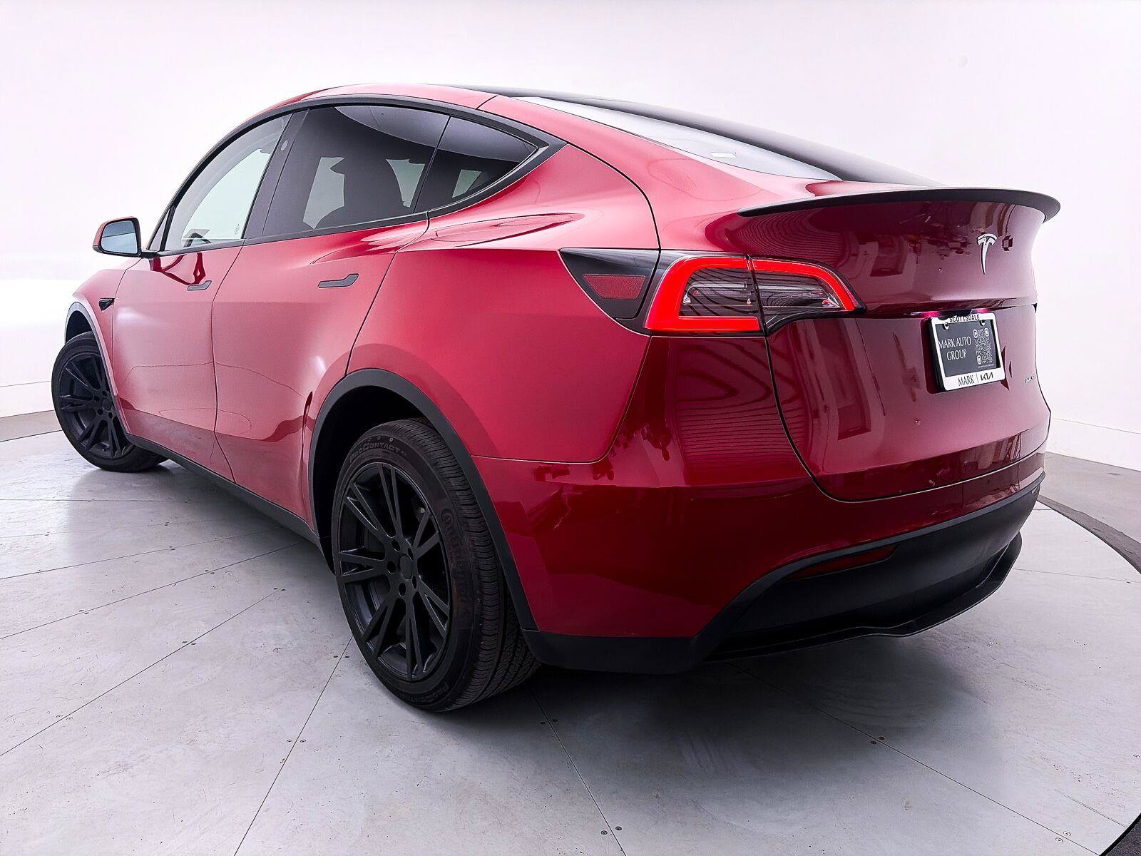 Used 2023 Tesla Model Y Long Range AWD/4WD image 2