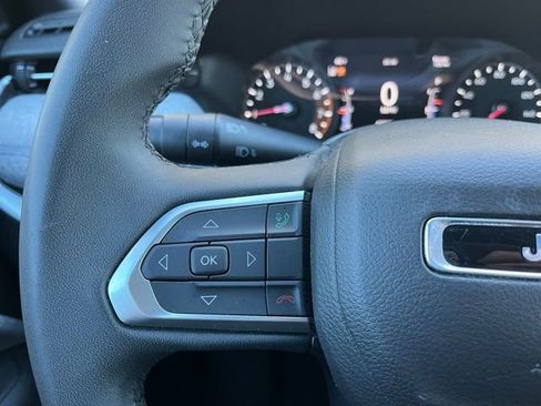 Used 2024 Jeep Compass Latitude image 16