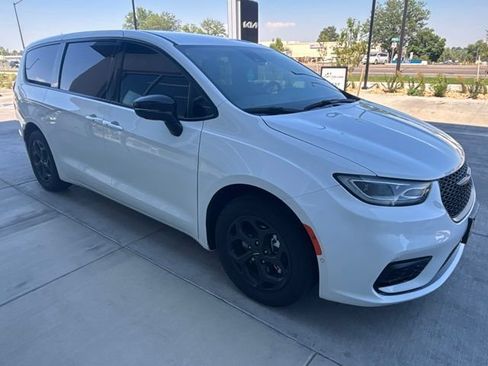 Used 2024 Chrysler Pacifica Limited FWD image 7