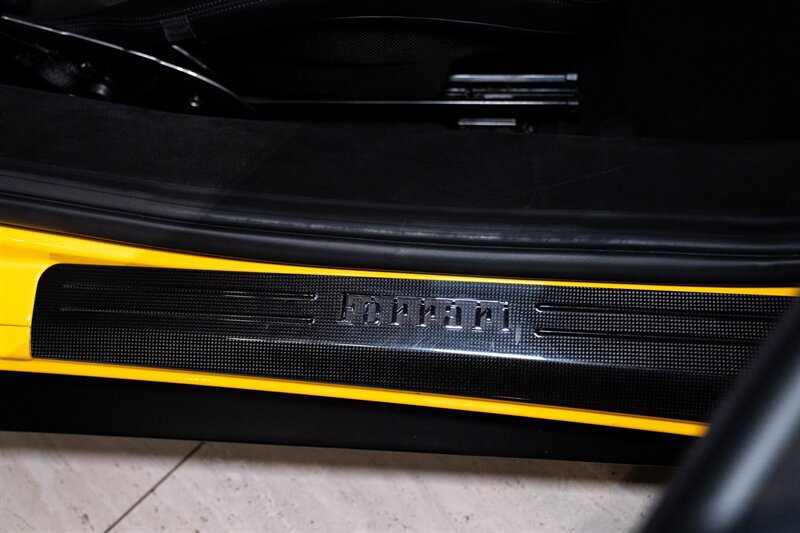 Used 2010 Ferrari 458 Italia Coupe RWD image 21