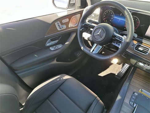 Used 2025 Mercedes-Benz GLS 450 4MATIC image 28