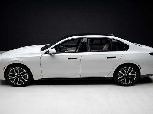 Used 2024 BMW 740i xDrive w/ Executive Package AWD/4WD image 17