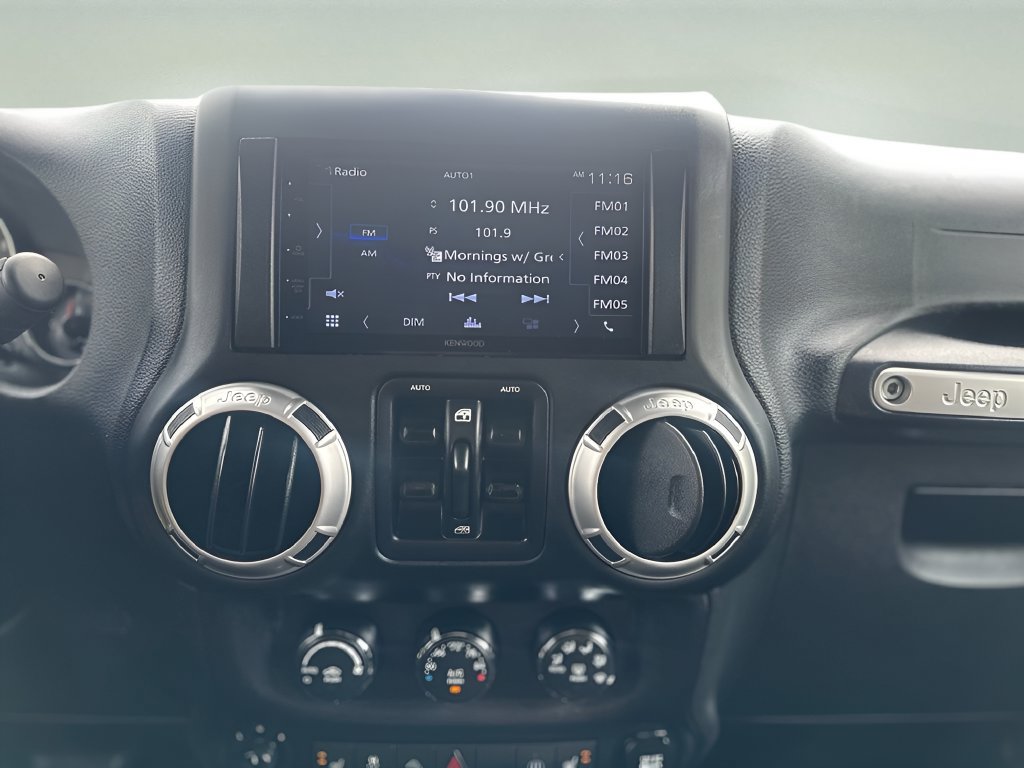 Used 2017 Jeep Wrangler Unlimited Sahara w/ Connectivity Group AWD/4WD image 17