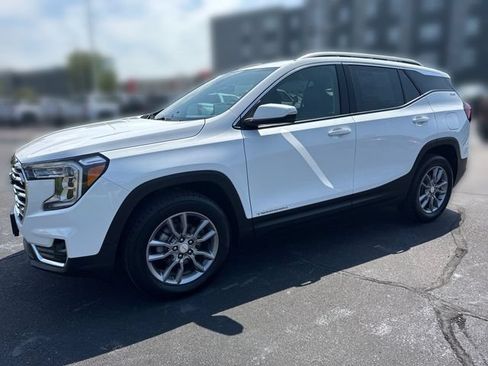 Used 2024 GMC Terrain SLT AWD/4WD image 1