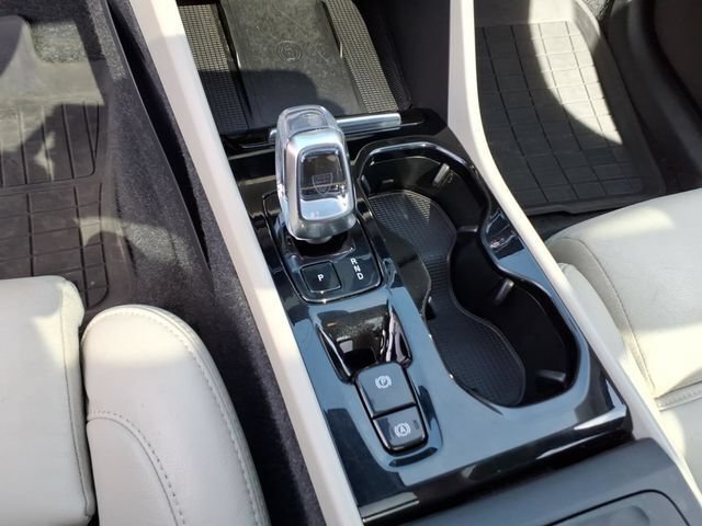Used 2025 Volvo XC40 B5 Plus w/ Protection Package Premier AWD/4WD image 28