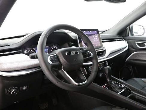Used 2023 Jeep Compass Latitude w/ Sun and Sound Group AWD/4WD image 14