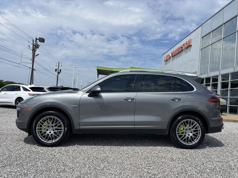 Used 2018 Porsche Cayenne S w/ Premium Package Plus AWD/4WD image 2