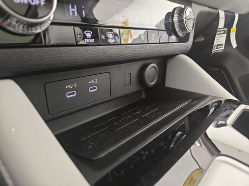 New 2025 Mitsubishi Outlander SE image 28