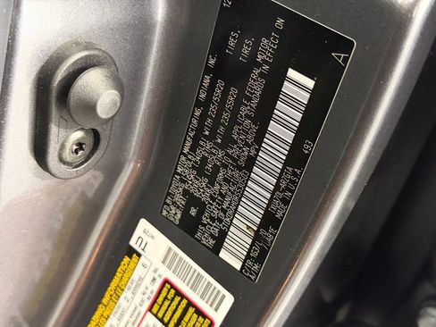 Used 2024 Toyota Highlander Limited image 32