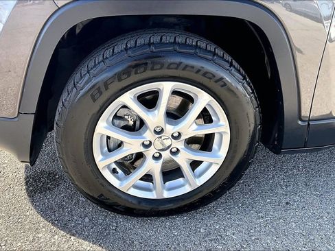 Used 2016 Jeep Cherokee Latitude image 12