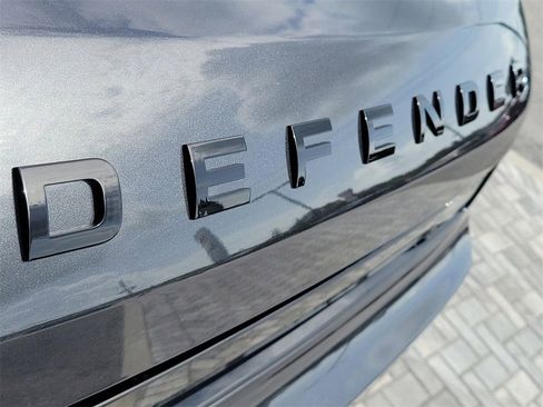 New 2025 Land Rover Defender 90 V8 image 9