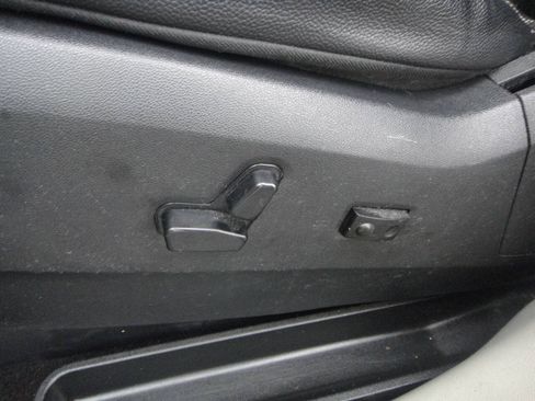Used 2018 Dodge Grand Caravan SXT FWD image 10