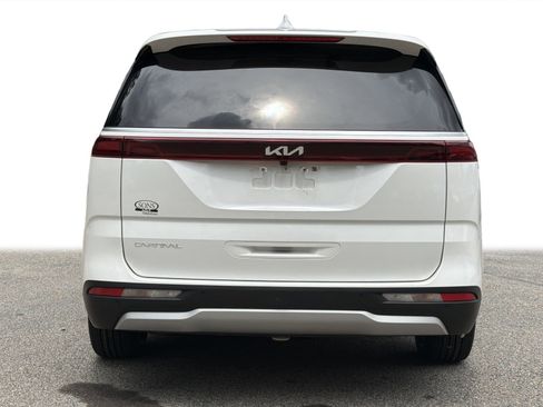 Used 2024 Kia Carnival EX FWD image 24
