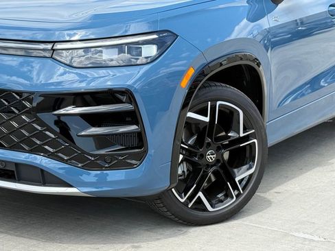 New 2026 Volkswagen Tiguan SEL R-Line AWD/4WD image 2