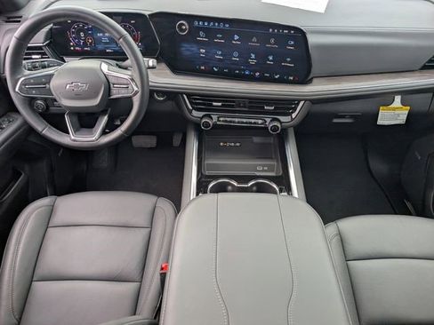 Certified 2025 Chevrolet Suburban Z71 w/ Comfort Package image 10