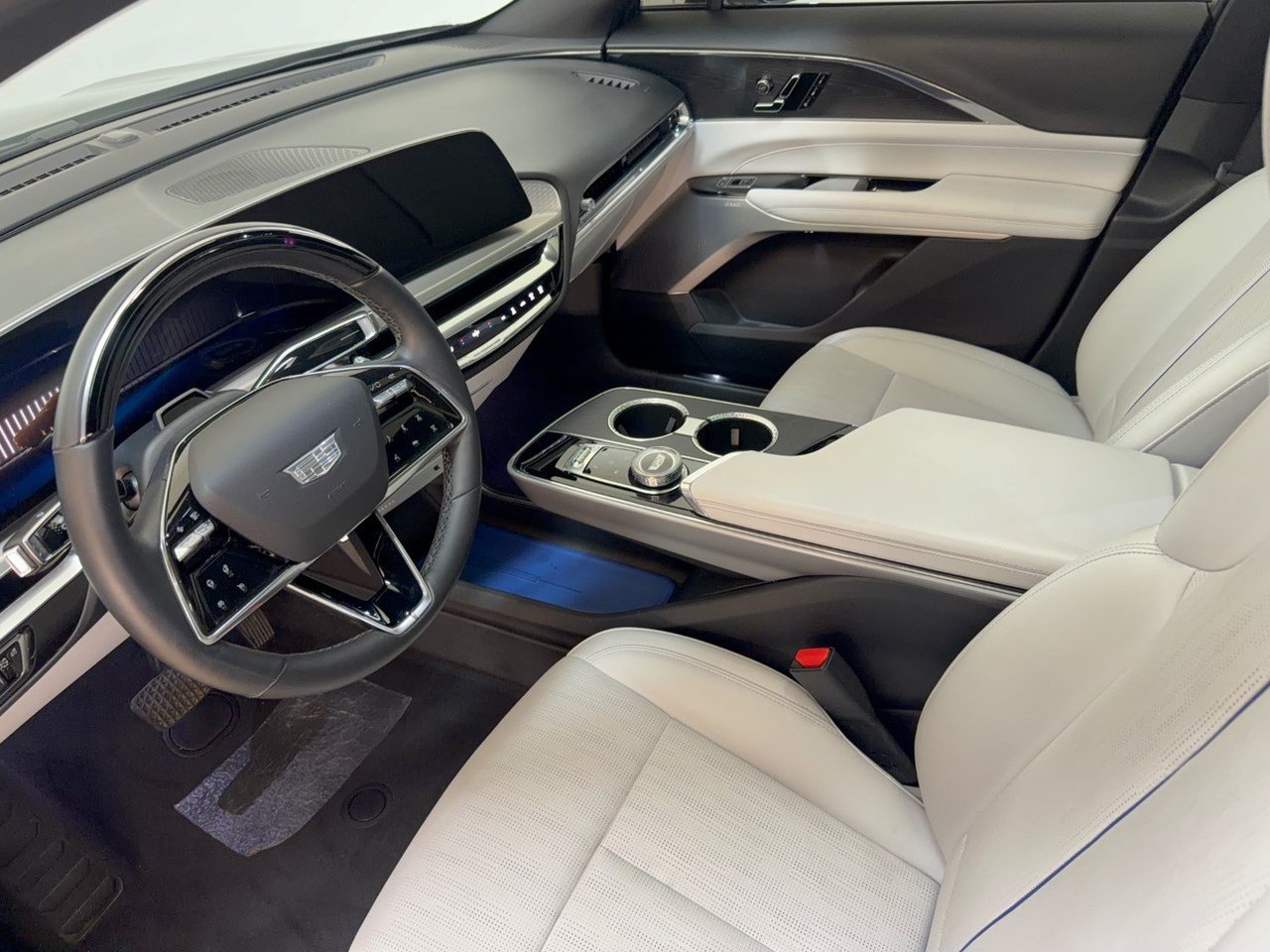 Used 2024 Cadillac Lyriq Luxury RWD image 4