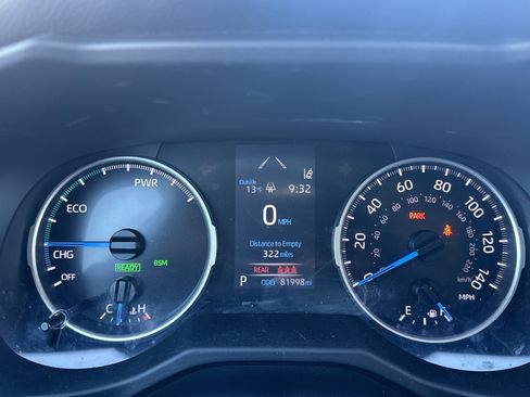 Used 2021 Toyota RAV4 XLE Premium image 25