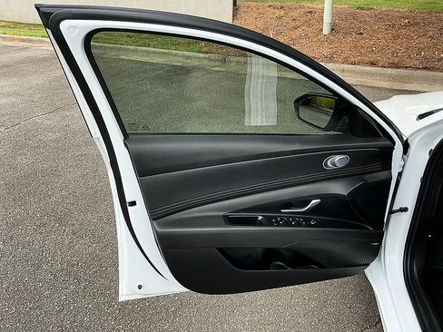 Used 2024 Hyundai Elantra Limited FWD image 11