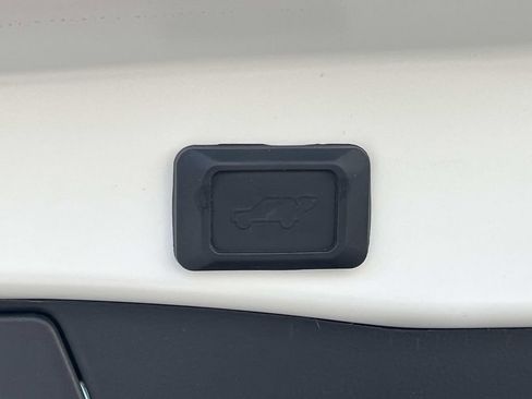 Used 2021 Toyota RAV4 XLE w/ Convenience Package image 12