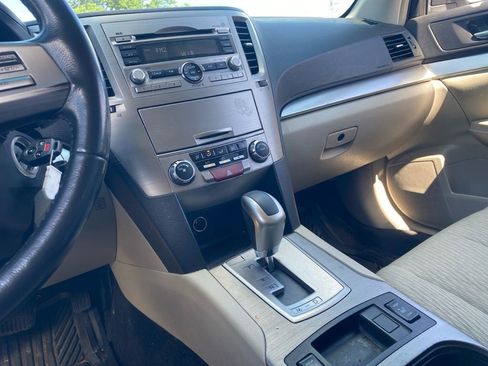 Used 2011 Subaru Outback 2.5i Premium w/ All-Weather Pkg AWD/4WD image 20