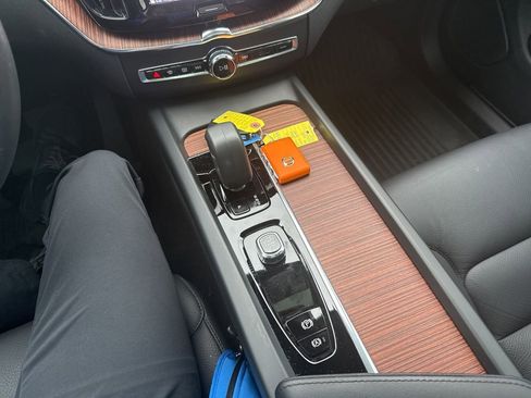 Certified 2024 Volvo XC60 B5 Plus w/ Protection Package Premier AWD/4WD image 27