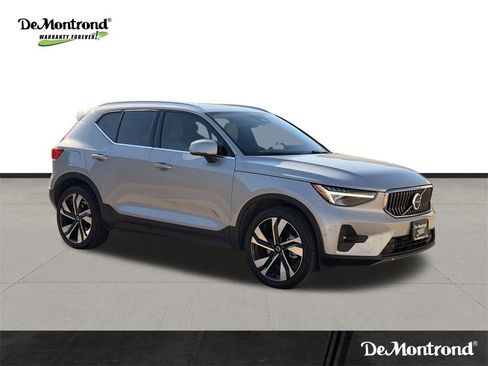 Used 2023 Volvo XC40 B5 Ultimate w/ Protection Package Premier image 3