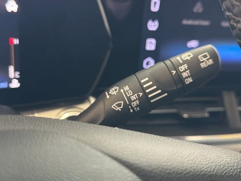 Used 2025 Chevrolet Trax LT w/ LT Convenience Package image 37