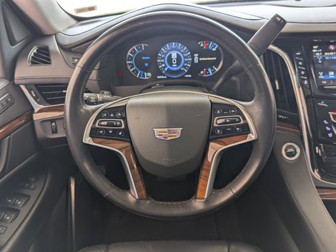 Used 2018 Cadillac Escalade Luxury image 25