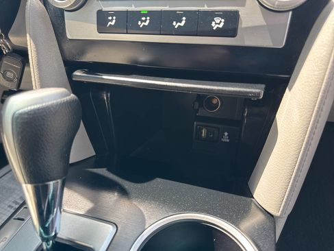 Used 2014 Toyota Camry FWD image 9