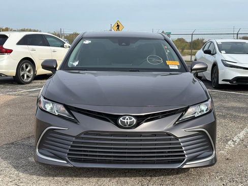 Used 2024 Toyota Camry LE image 3