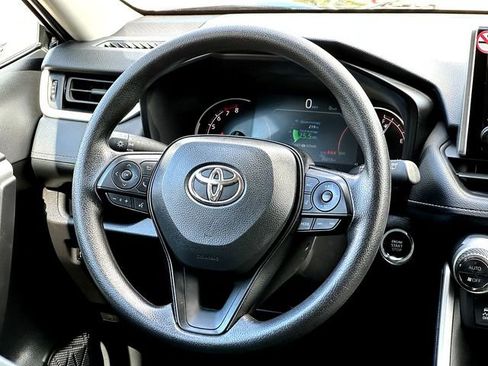 Used 2025 Toyota RAV4 XLE image 30