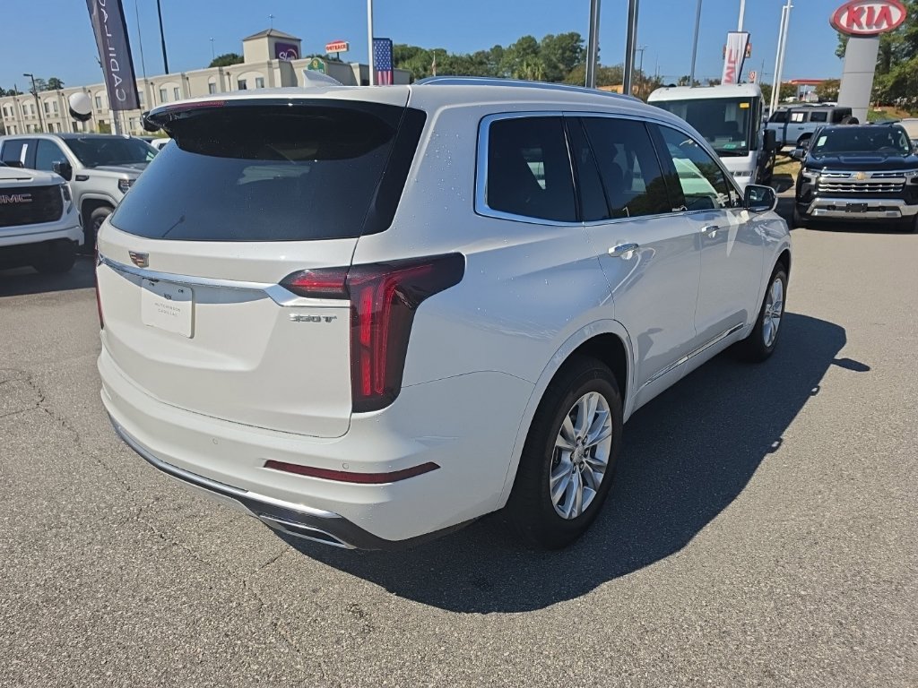 Used 2025 Cadillac XT6 Luxury FWD image 7