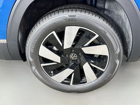 New 2025 Volkswagen Atlas Cross Sport SEL image 30