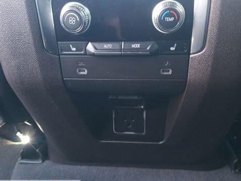 Used 2022 GMC Yukon XL SLT w/ SLT Luxury Package AWD/4WD image 45