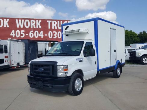 Used 2023 Ford E-350 and Econoline 350 Super Duty w/ Power Windows & Locks Group RWD image 3