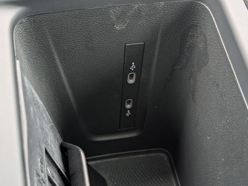 Certified 2025 Volkswagen Tiguan SE w/ Panoramic Sunroof Package AWD/4WD image 32