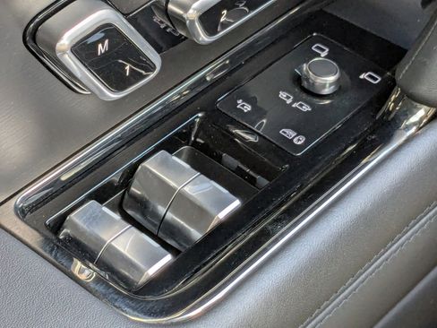 Used 2024 Land Rover Range Rover Sport SE image 26