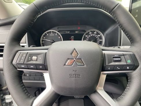 New 2026 Mitsubishi Outlander LE FWD image 10