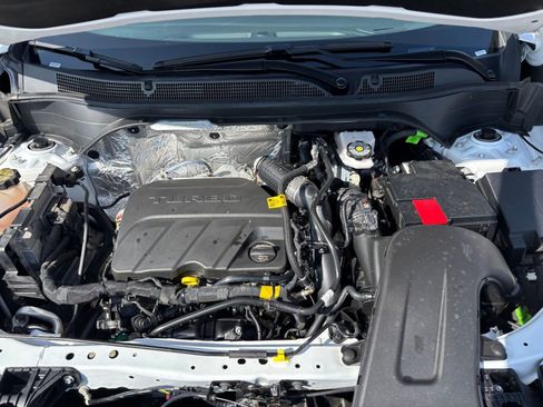 Used 2025 Chevrolet Trax LT w/ LT Convenience Package image 31