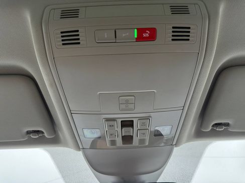 Used 2024 Volkswagen Taos SE FWD image 18