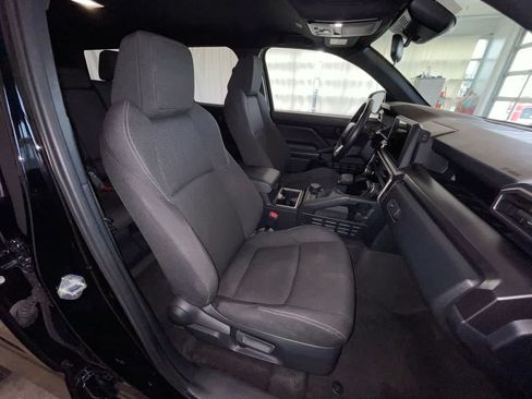 Used 2025 Toyota 4Runner SR5 AWD/4WD image 25