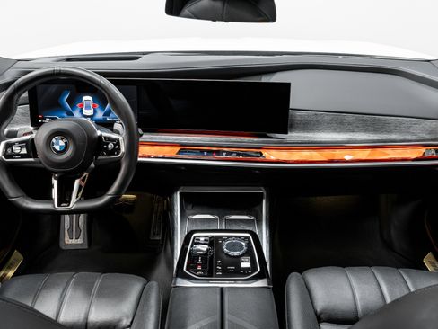 Used 2023 BMW 760i xDrive image 10