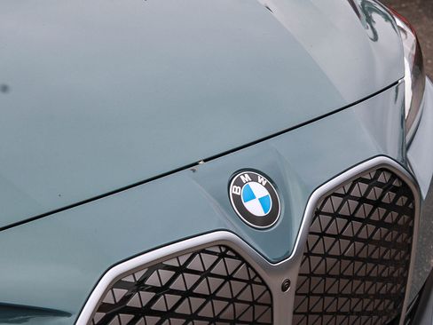 New 2026 BMW i4 eDrive40 w/ Premium Package RWD image 9