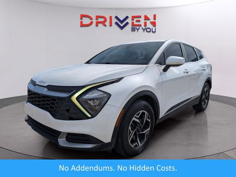 Used 2023 Kia Sportage LX image 1