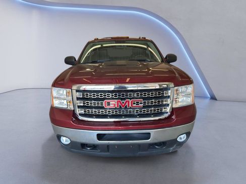 Used 2014 GMC Sierra 2500 SLE w/ SLE Preferred Package AWD/4WD image 2