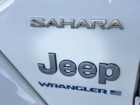 Used 2024 Jeep Wrangler Unlimited Sahara AWD/4WD image 4