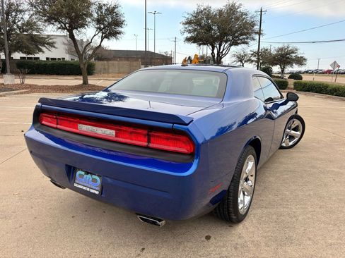 Used 2012 Dodge Challenger SXT Plus image 5