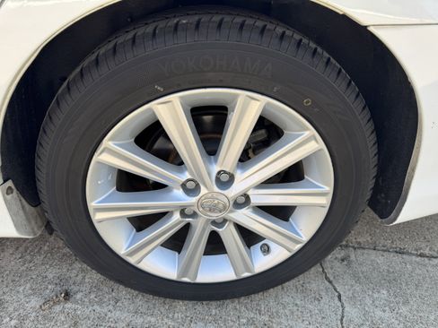 Used 2012 Toyota Camry XLE w/ Leather Pkg image 10